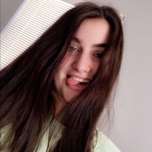 Meet your Posher, Daniella